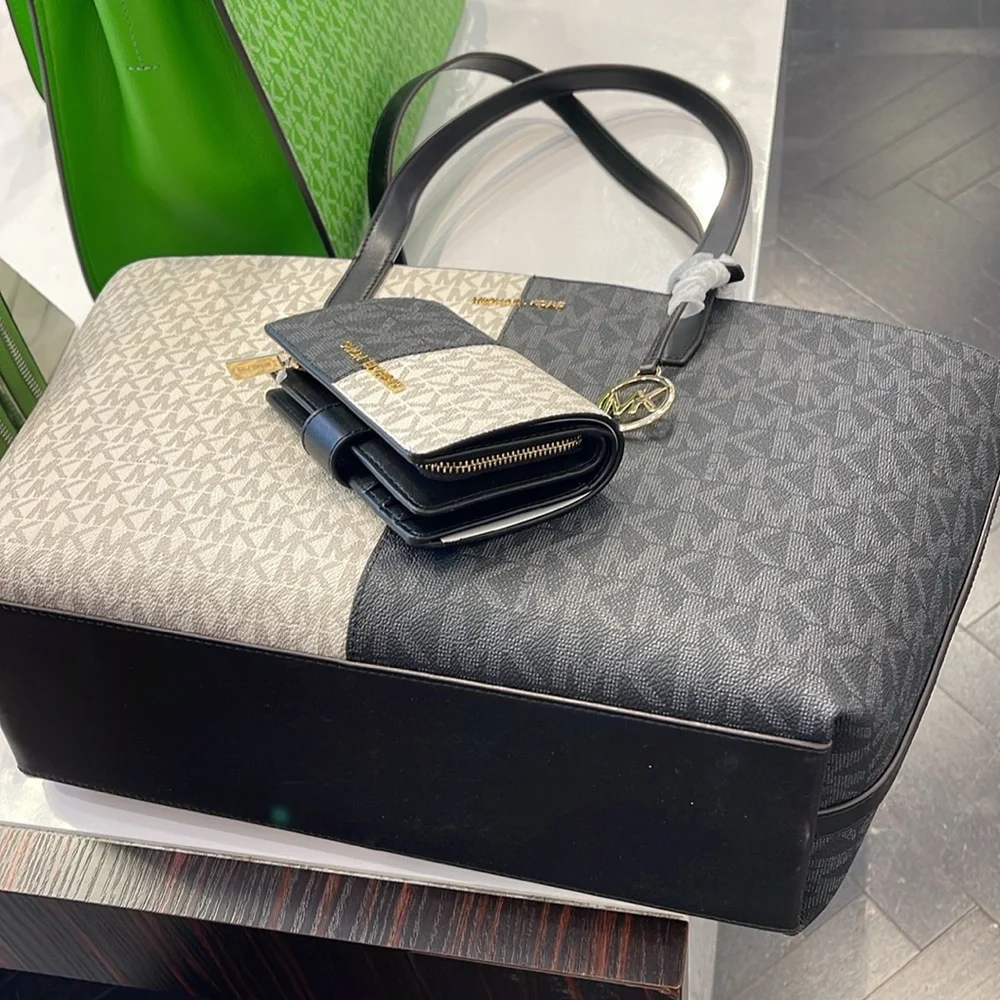 Michael Kors Jet Set Medium Two-Tone Logo Tote
&
Medium Two-Tone Logo Wallet
NWT - Picture 10 of 16